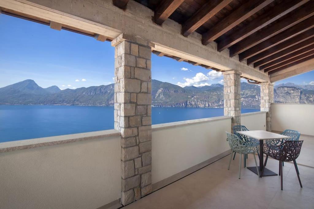 Villa Divina - Apt Divina Con Piscina E Vista Lago Castelletto Di Brenzone Luaran gambar