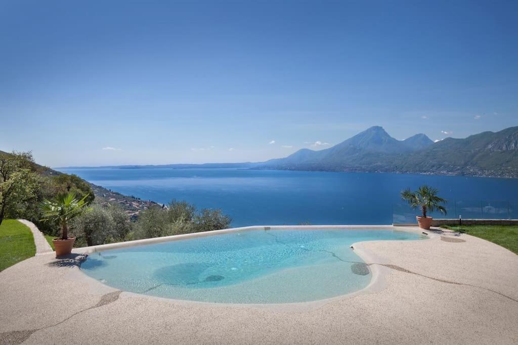 Villa Divina - Apt Divina Con Piscina E Vista Lago Castelletto Di Brenzone Luaran gambar