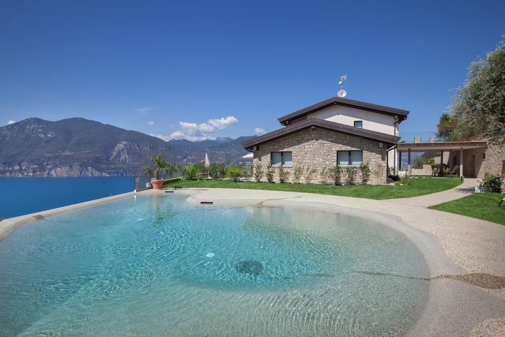 Villa Divina - Apt Divina Con Piscina E Vista Lago Castelletto Di Brenzone Luaran gambar