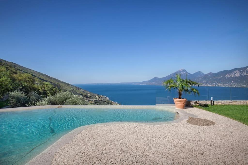 Villa Divina - Apt Divina Con Piscina E Vista Lago Castelletto Di Brenzone Luaran gambar