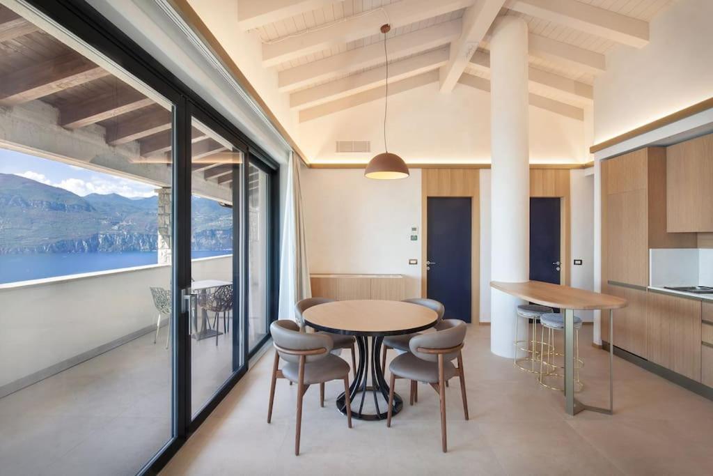 Villa Divina - Apt Divina Con Piscina E Vista Lago Castelletto Di Brenzone Luaran gambar