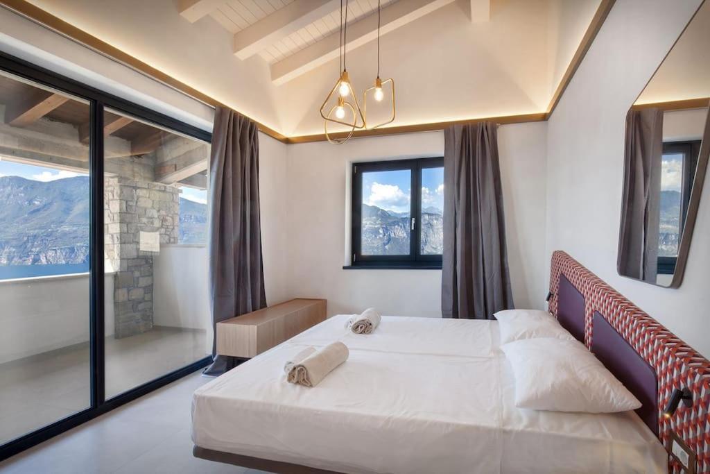 Villa Divina - Apt Divina Con Piscina E Vista Lago Castelletto Di Brenzone Luaran gambar